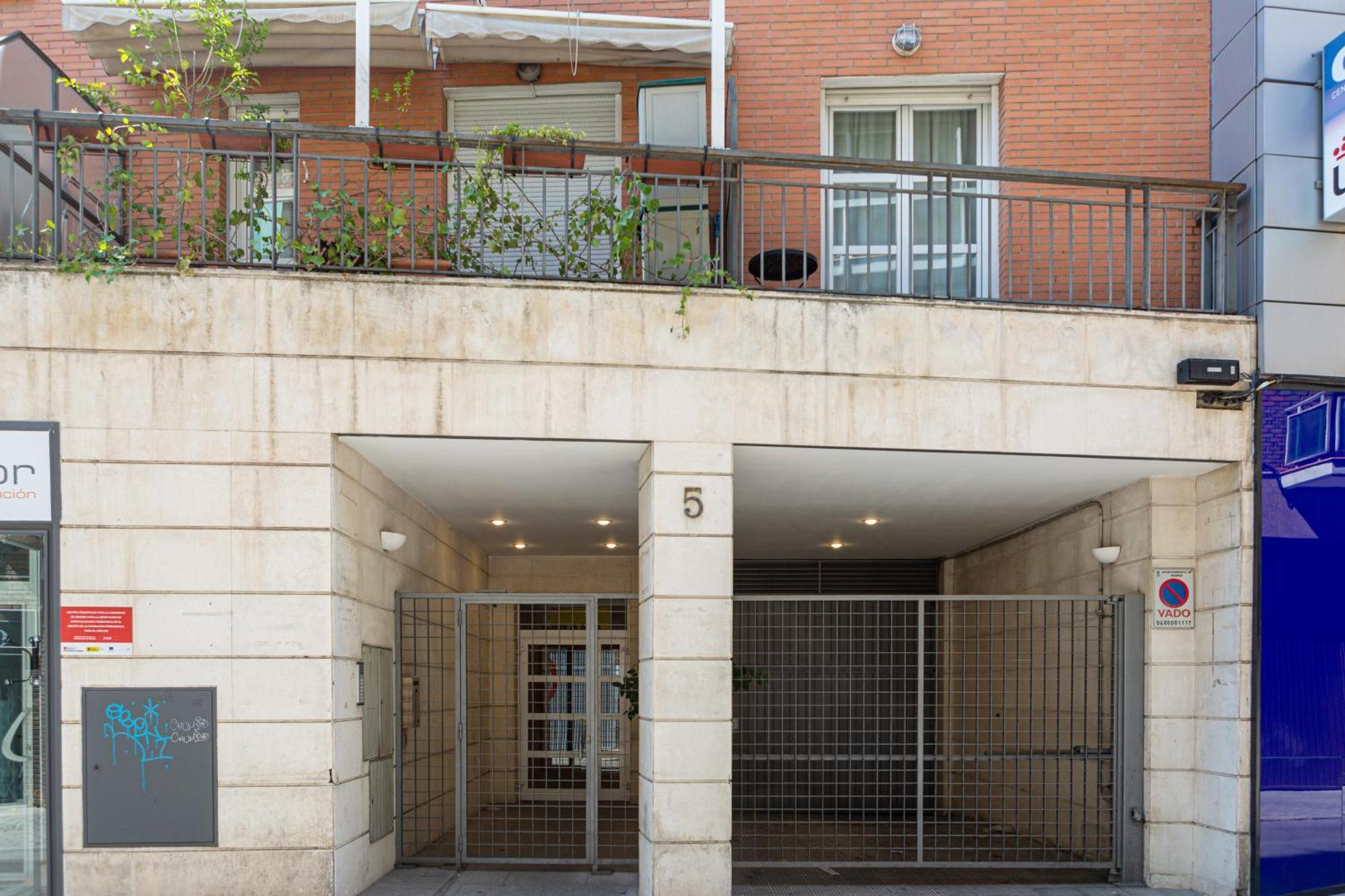 Cute 1 Bedroom Apartment With A Balcony Madryt Zewnętrze zdjęcie