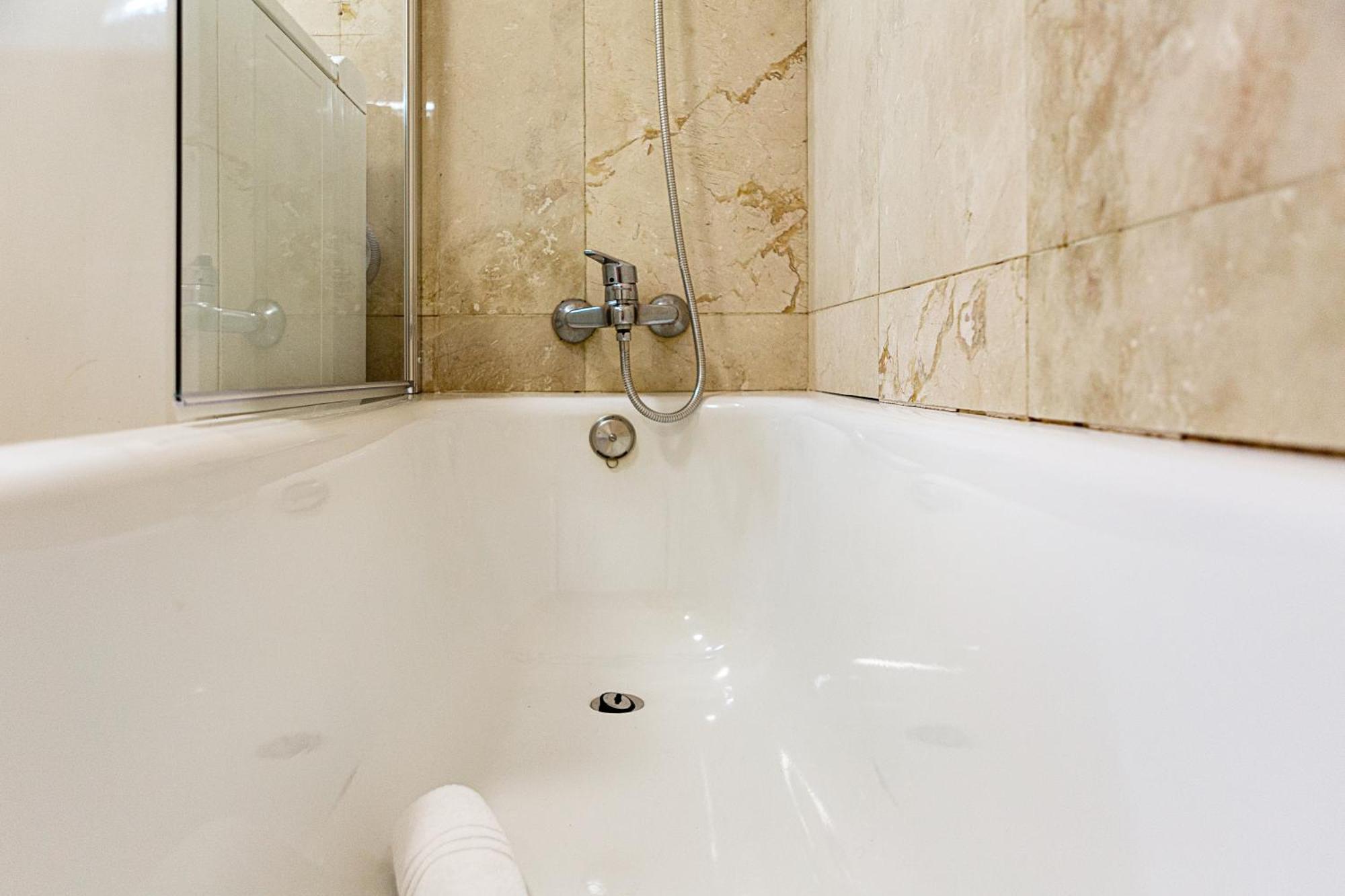 Cute 1 Bedroom Apartment With A Balcony Madryt Zewnętrze zdjęcie