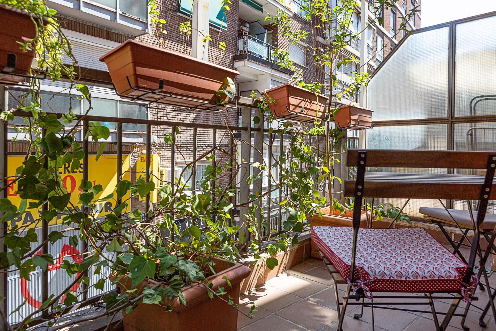 Cute 1 Bedroom Apartment With A Balcony Madryt Zewnętrze zdjęcie