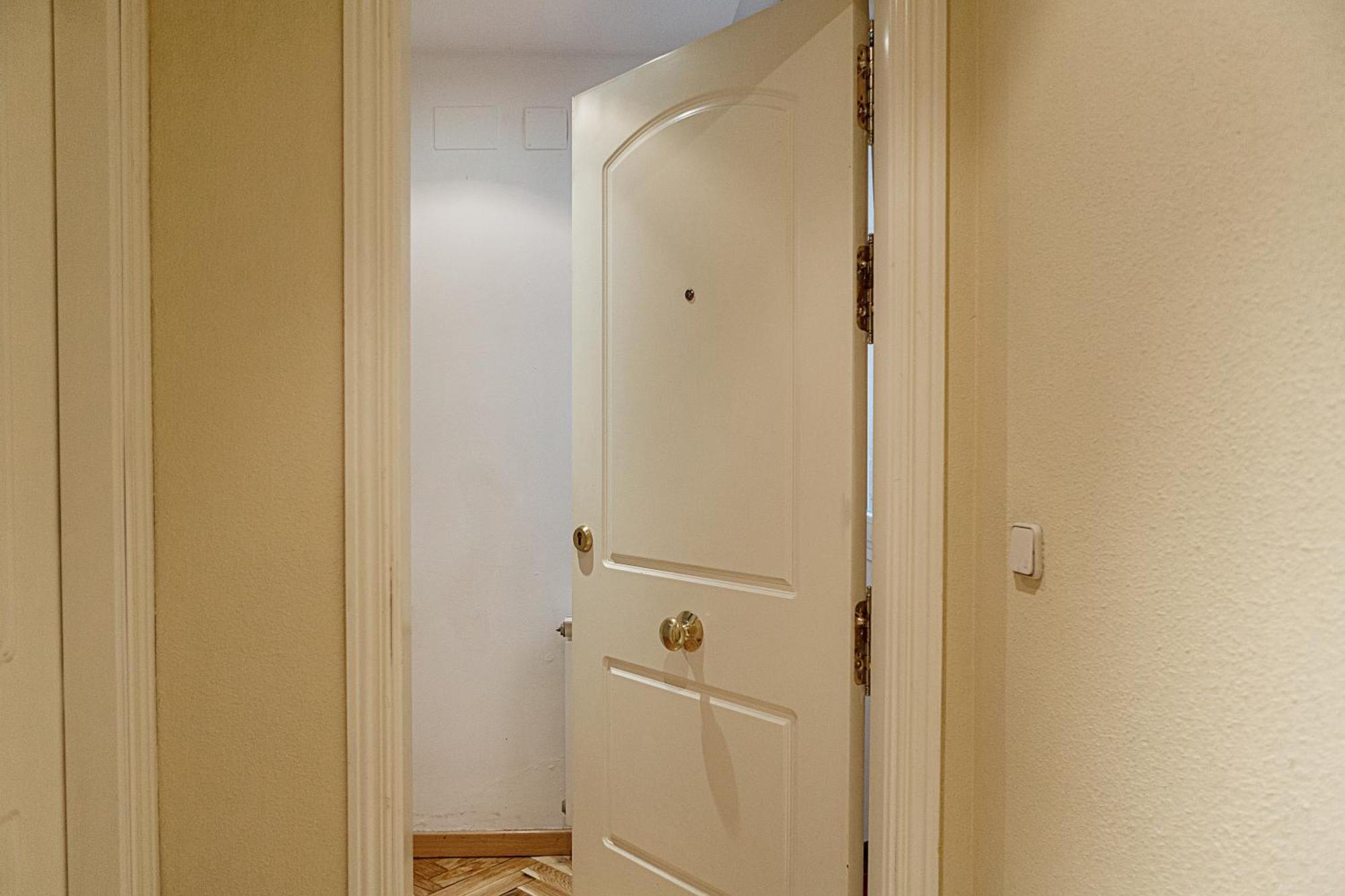 Cute 1 Bedroom Apartment With A Balcony Madryt Zewnętrze zdjęcie