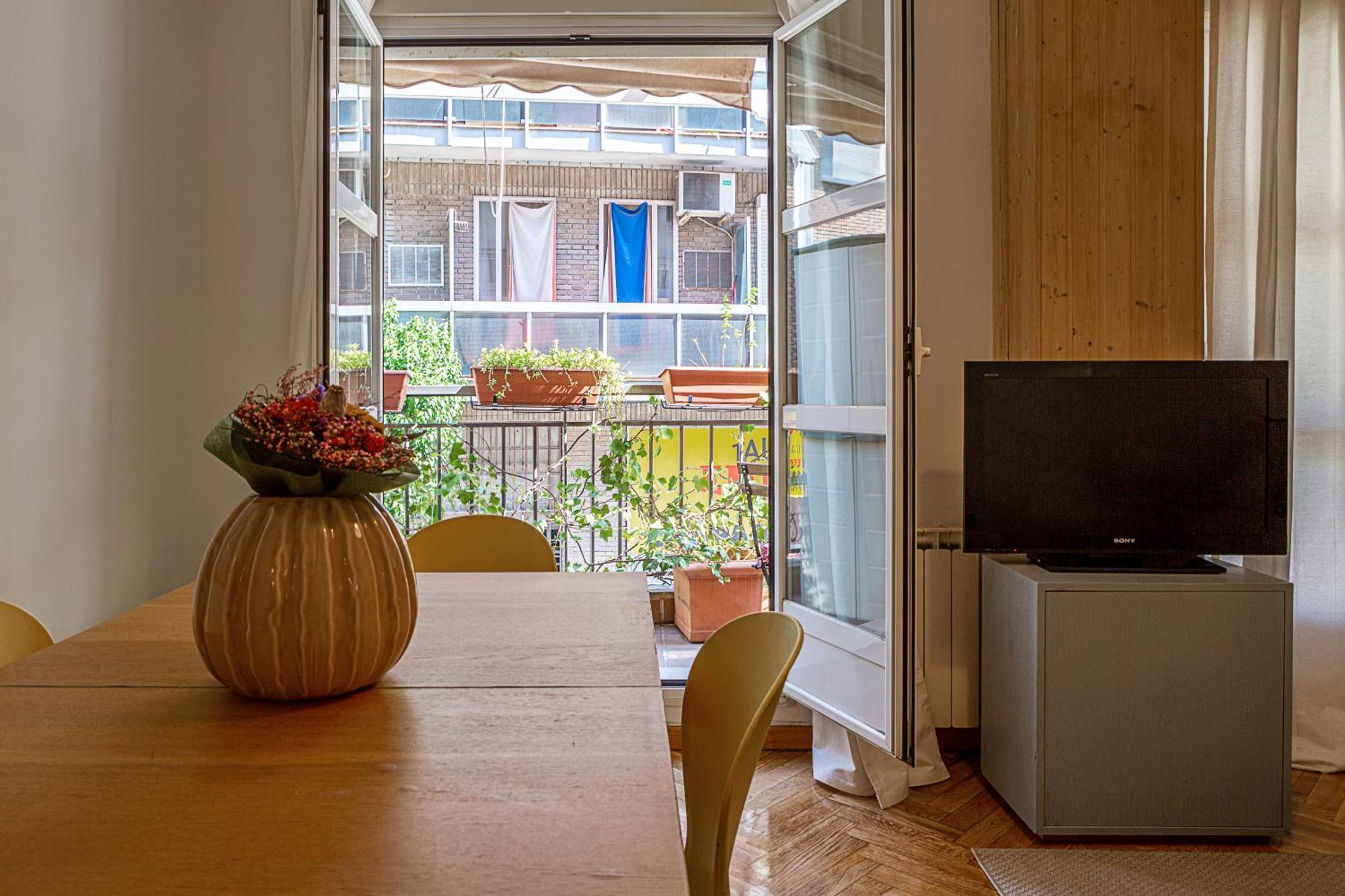 Cute 1 Bedroom Apartment With A Balcony Madryt Zewnętrze zdjęcie