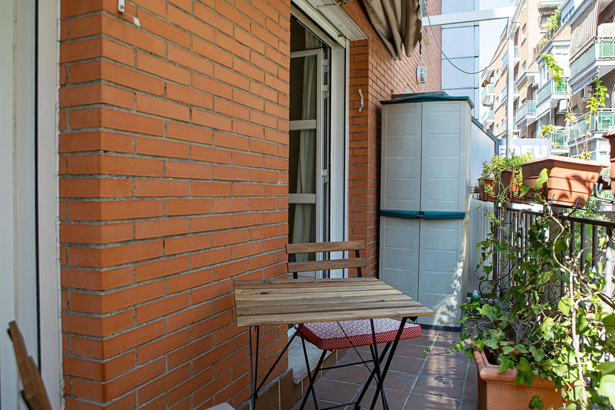Cute 1 Bedroom Apartment With A Balcony Madryt Zewnętrze zdjęcie